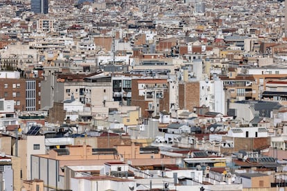 Vista de edificios de vivienda de Barcelona desde Montjuic el pasado martes.