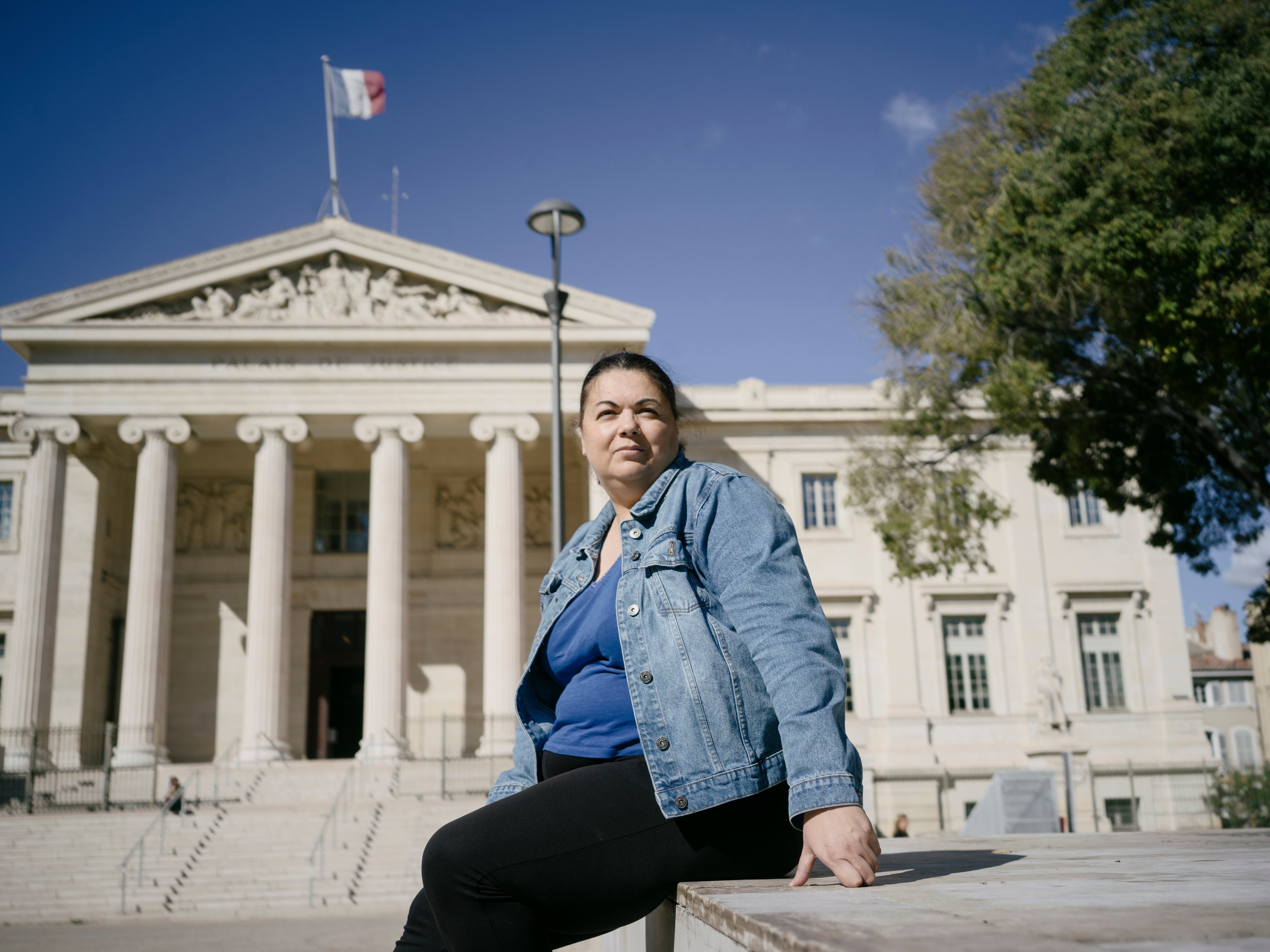 Karima Meziene, el jueves frente al Palacio de Justicia de Marsella.