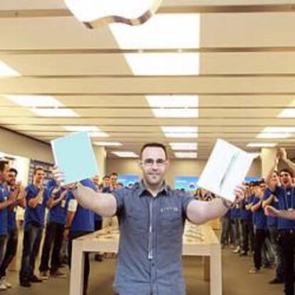 Apple levanta pasiones con el iPad 2 en España