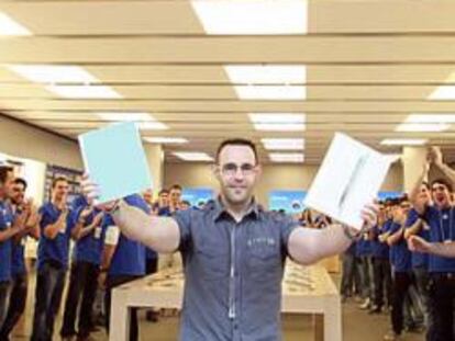Apple levanta pasiones con el iPad 2 en España