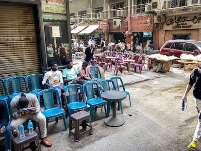 Refugiados sudaneses en Adly, un barrio de El Cairo, el pasado mayo.