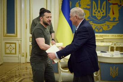 Ukraine's President Volodymyr Zelensky welcomes U.S. Senator Lindsey Graham before their meeting, amid Russia's attack on Ukraine, in Kyiv, Ukraine, on May 26, 2023.