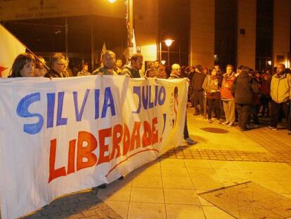 Protesta en Ferrol contra la detenci&oacute;n de Silvia Casal y Xulio Say&aacute;ns.