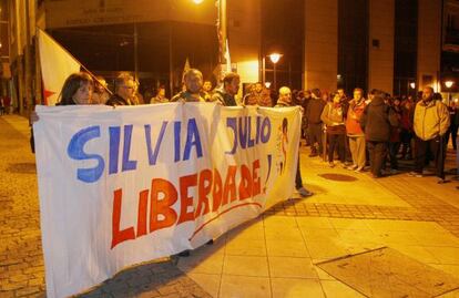 Protesta en Ferrol contra la detenci&oacute;n de Silvia Casal y Xulio Say&aacute;ns.