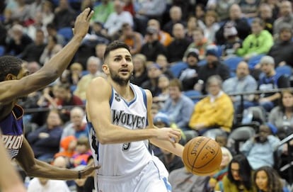 Ricky Rubio, ante los Suns.