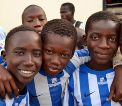 Khilipha Gueye, Gamu y Cheikh Fall, momentos antes de ir a entrenar.