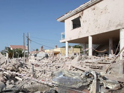 La casa de Alcanar que explot&oacute; en la que los terroristas preparaban explosivos. 