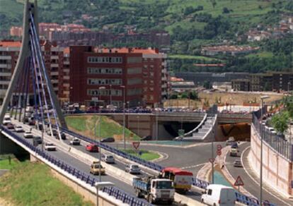 La nueva autovía de acceso a Bilbao, poco después de que se pusiera en funcionamiento ayer.