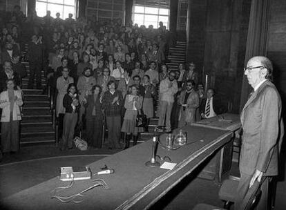 Aranguren, en su primera clase tras ser readmitido en la Complutense.