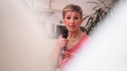 La vicepresidenta segunda y ministra de Trabajo y Economía Social, Yolanda Díaz, durante una reunión con activistas climáticos este martes.