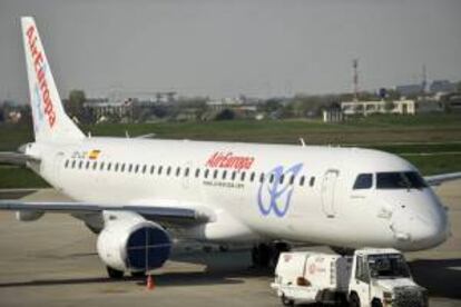 Un avión de AirEuropa en el aeropuerto de Orly, en París (Francia). EFE/Archivo