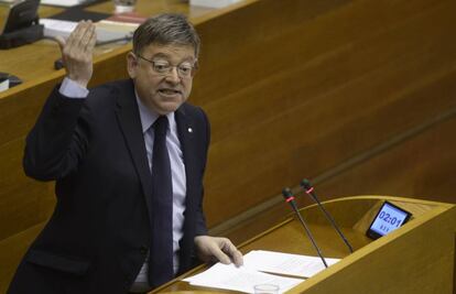 El presidente de la Generalitat, Ximo Puig, durante la sesi&oacute;n de control en las Cortes.