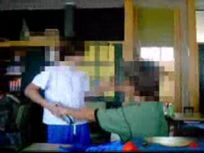 Acoso escolar filmado por los abusadores