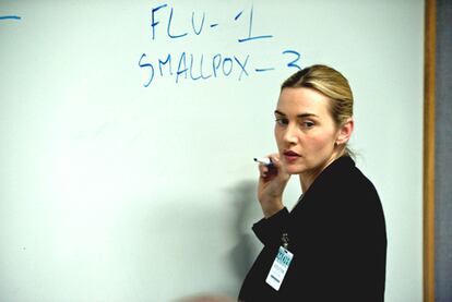 Kate Winslet, en 'Contagio', de Steven Soderbergh. La película de 2011 que adelantó qué podría pasar en caso de una pandemia muy parecida a la que se ha vivido con la Covid 19.