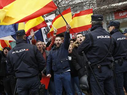 Integrantes del Hogar Social Madrid, en la manifestaci&oacute;n de Tetu&aacute;n.