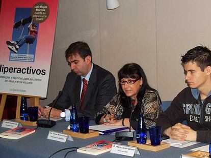 Mario Lázaro (a la derecha), Teresa Moras y el doctor Alberto Fernández Jaén.