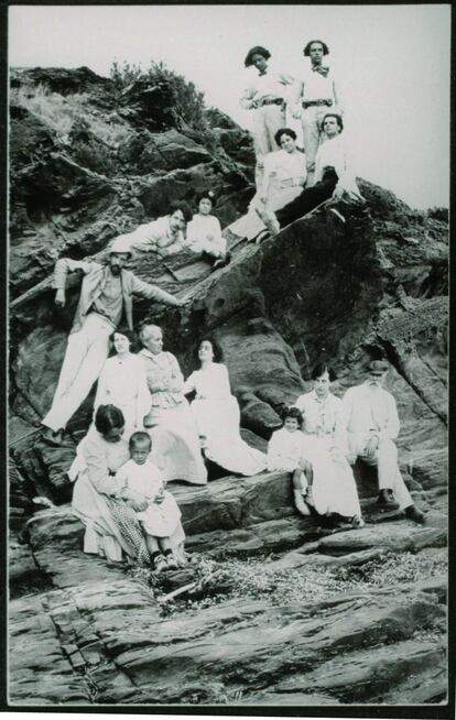 La familia Pichot Gironès en Cadaqués, alrededor de 1908.