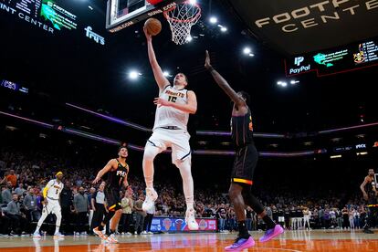 Nikola Jokic, en el partido del domingo contra Phoenix Suns.