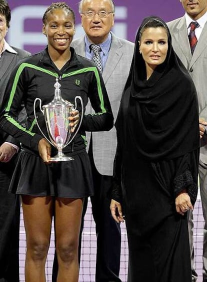 Venus Williams, ayer junto a la esposa del emir de Qatar.