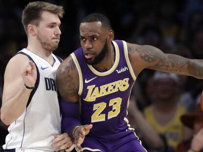 Luka Doncic y LeBron James, en un Dallas-Lakers.