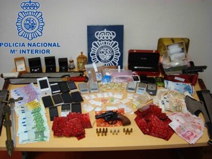 La policía ha intervenido drogas y dinero en siete domicilios del barrio de Usera.