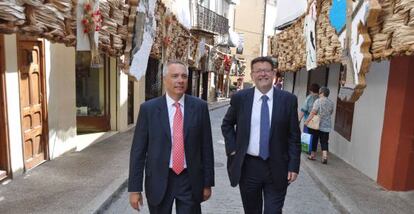 Pere Navarro y Ximo Puig, secretarios generales del PSC y del PSPV, en Morella.