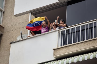 Vecinos de Los Palos Grandes durante la manifestación contra la reelección de Maduro.