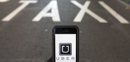Logo de Uber en un móvil.
