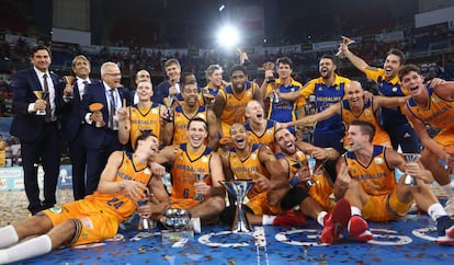 Los jugadores del Gran Canaria celebran su triunfo en la Supercopa