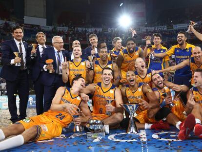 Los jugadores del Gran Canaria celebran su triunfo en la Supercopa