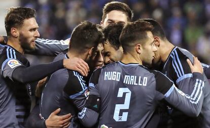 Un grupo de jugadores del Celta celebran un gol ante el Leganés.