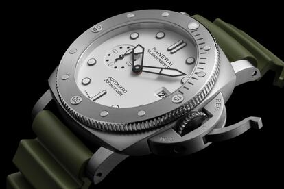 Un detalle del Submersible QuarantaQuattro en acero de Panerai.