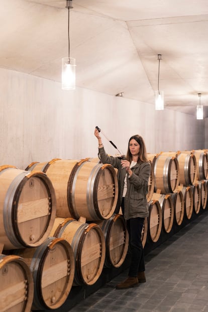 Berrouet García en la bodega, que produce menos de 6.000 botellas. Es uno de los vinos más escasos y deseados de Burdeos.