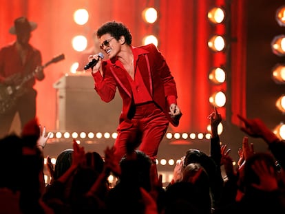 Bruno Mars durante un concierto en Los Ángeles (California), en 2021.
