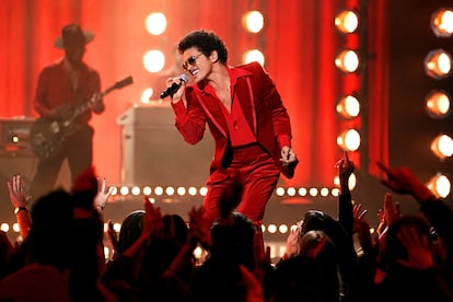 Bruno Mars durante un concierto en Los Ángeles (California), en 2021.