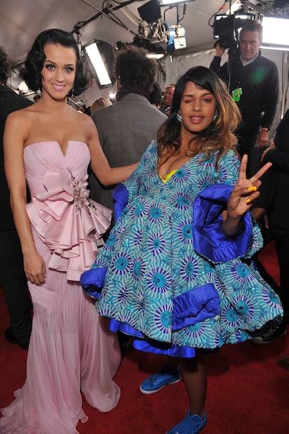 Katy Perry y M.I.A. en los premios GRAMMY de 2009.