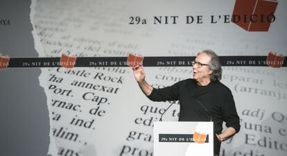 Serrat agradece el premio que le han concedido los editores catalanes.