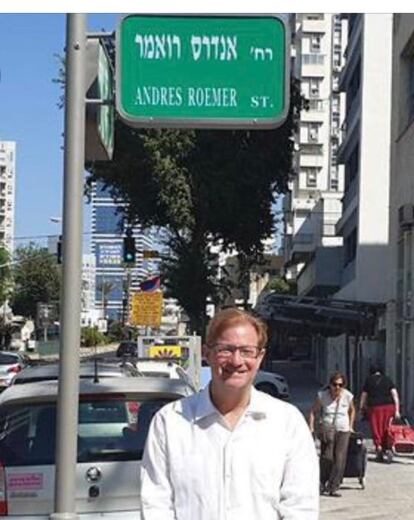 Andrés Roemer en calle Andrés Roemer en Israel