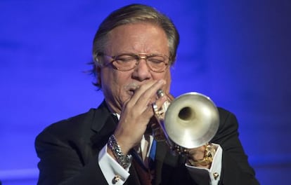 Arturo Sandoval toca en la cena de los ganadores de la medalla de la Libertad.