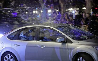 Members of the RTVV board are pelted with objects as they leave the station&#039;s headquarters.