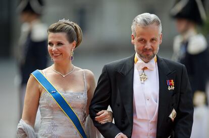 En junio de 2015, la pareja formada por Marta Luisa y Ari Behn asistía a la boda del príncipe Carlos Felipe de Suecia y Sofia Hellqvist en Estocolmo. Aquí, ambos llegando a la ceremonia.