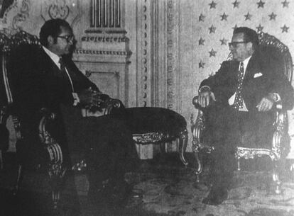 El embajador Martínez Corbalá con el presidente Allende en en Palacio de La Moneda en 1972.