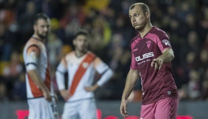 Román Zozulya, delantero ucranio del Albacete durante la primera parte del partido disputado por su equipo contra el Rayo Vallecano y suspendido al descanso.