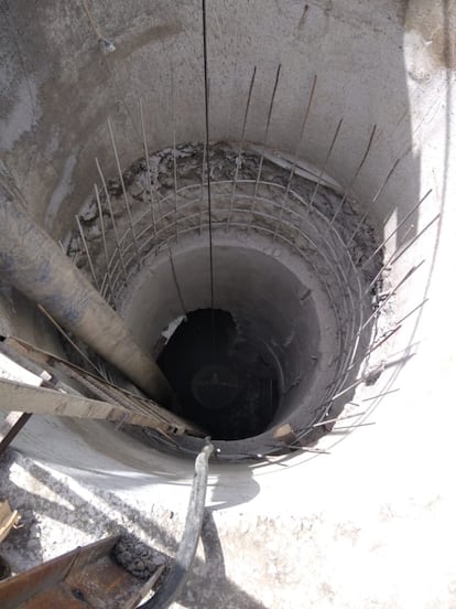 Obras de canalización de agua en el barrio donde se inundó el taller textil el 8 de febrero de 2021.