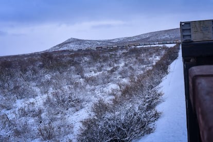 La intensa nevada cubri gran parte de la regin con paisajes blancos, pero tambin temperaturas extremas que complican an ms la situacin de los migrantes, quienes no cuentan con un refugio adecuado ni con ropa y cobijas suficientes para protegerse del clima. 