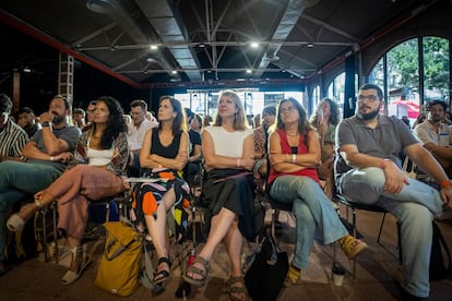 Janet Sanz, en el centro de la imagen, durante el congreso de Barcelona en Comú celebrado este sábado en Barcelona.
