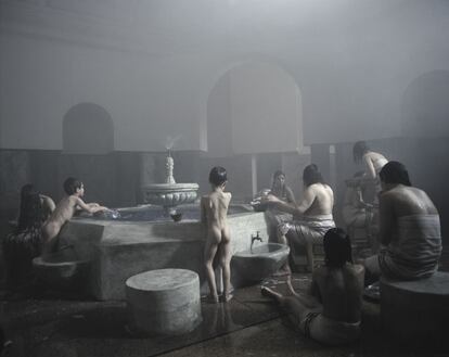 El Museo Reina Sofía de Madrid proyecta hoy y mañana <i>Women without men</i>, primer filme narrativo de la artista iraní Shirin Neshat, León de Plata a la mejor dirección en la pasada Mostra de Venecia.