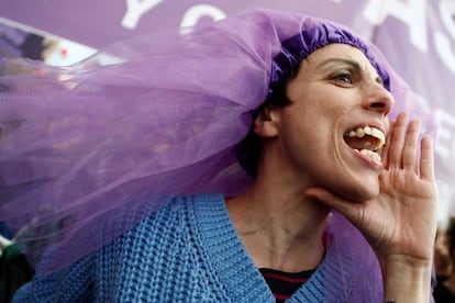 Una de las participantes en la marcha feminista de Madrid