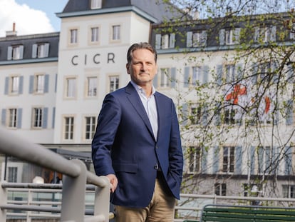 Pierre Krähenbühl, en 2024, a las afueras del Comité Internacional de la Cruz Roja.