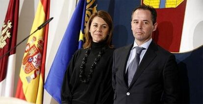 El inspector jefe de Policía Nacional Andrés Gómez Gordo con María Dolores de Cospedal en su etapa en el Gobierno de Castilla-La Mancha.